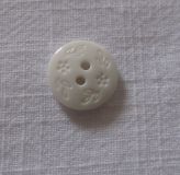 Knopf - weiss mit Blumen - 13 mm