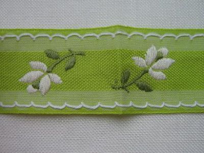 Baumwollspitze mit Blume - 40 mm - lindgrün