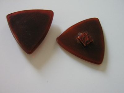 Zweiloch - Knopf - Dreieck  - rostrot